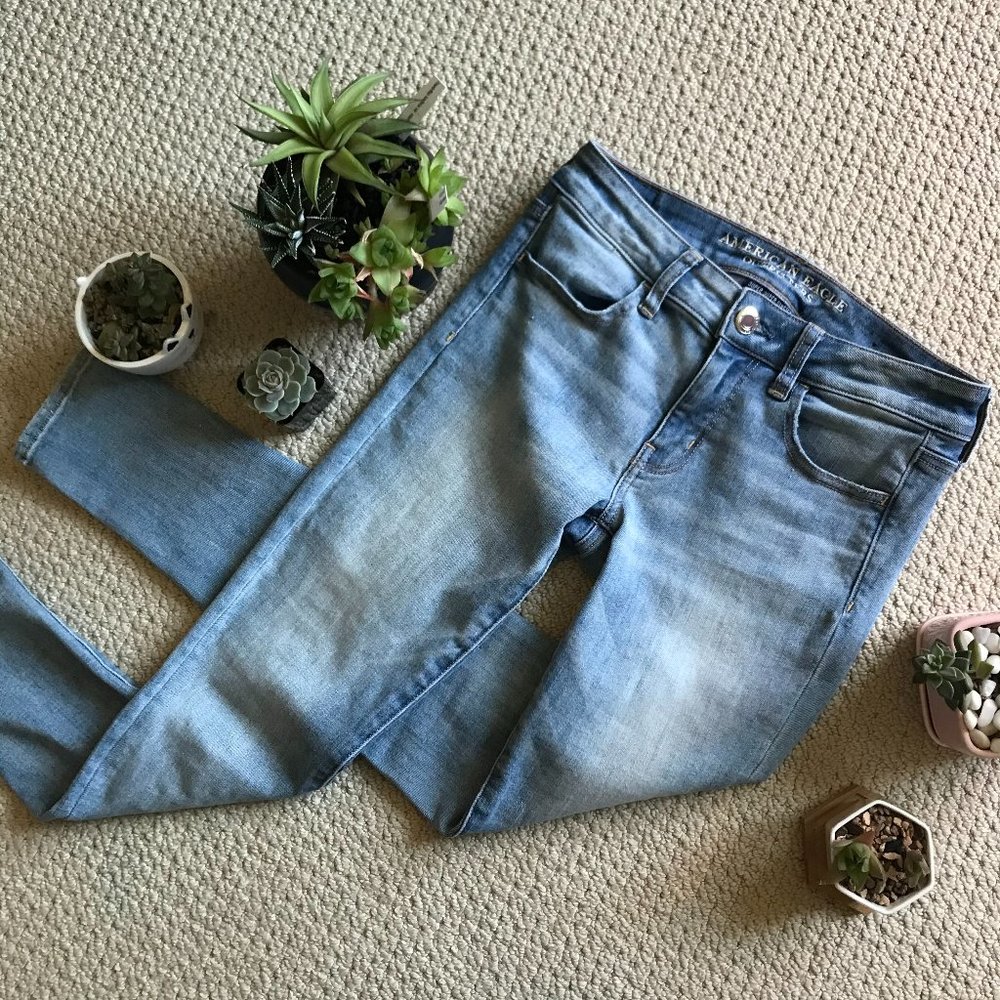 American Eagle Light Wash Super Stretch Jegging